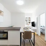 Stylish Next To President Palace Apartman